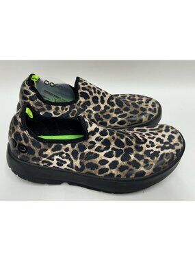 NEW OOFOS OOmg EeZee Low Womens 8 Black Cheetah Walking Slip On Recovery Shoes